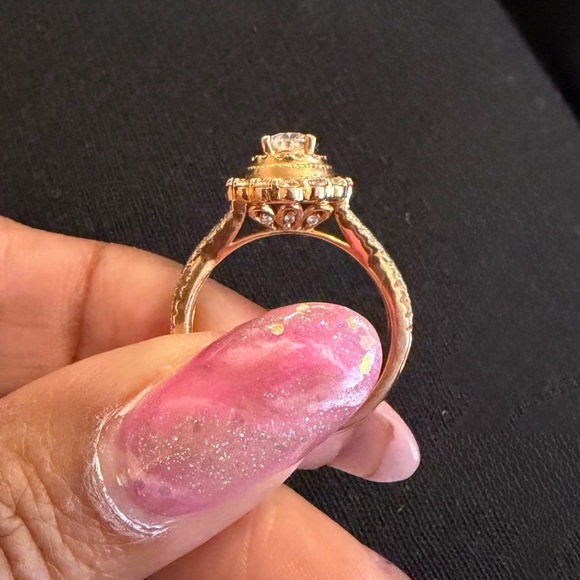 Pear shaped engagement ring - Picture 5 of 5